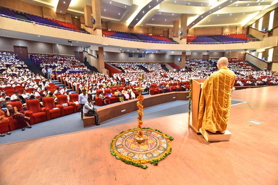 TT. Thích Nhật Từ nhận &quot;Giải thưởng Nhà giáo Toàn cầu&quot; (Global mentor award)