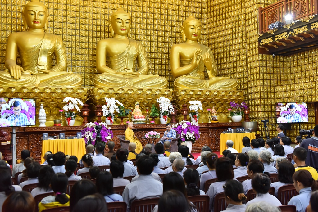 Chùa Giác Ngộ: Lễ Sám Hối và giới thiệu sách “Đứng dậy và bước đi” tác giả Nguyễn Hướng Dương (13/06/2018)