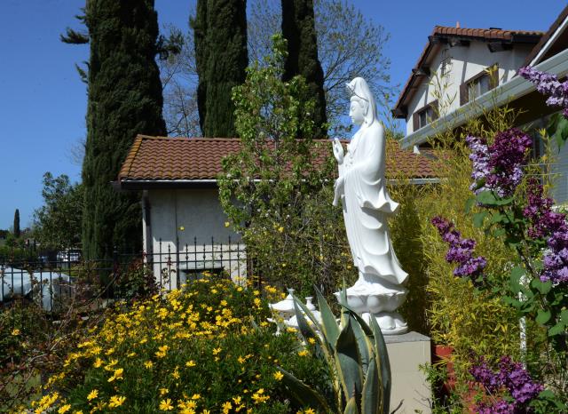 Phái đoàn hoằng pháp Châu Âu đến thăm và giảng pháp tại chùa Thanh Lương Sacramento