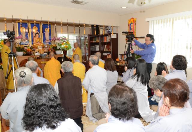 Phái đoàn hoằng pháp Châu Âu đến thăm và giảng pháp tại chùa Thanh Lương Sacramento