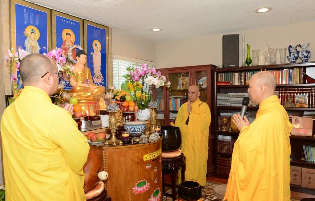 Phái đoàn hoằng pháp Châu Âu đến thăm và giảng pháp tại chùa Thanh Lương Sacramento
