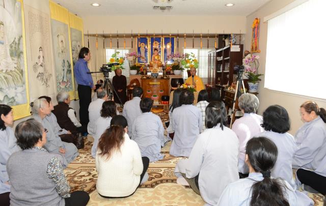 Phái đoàn hoằng pháp Châu Âu đến thăm và giảng pháp tại chùa Thanh Lương Sacramento