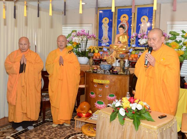 Phái đoàn hoằng pháp Châu Âu đến thăm và giảng pháp tại chùa Thanh Lương Sacramento