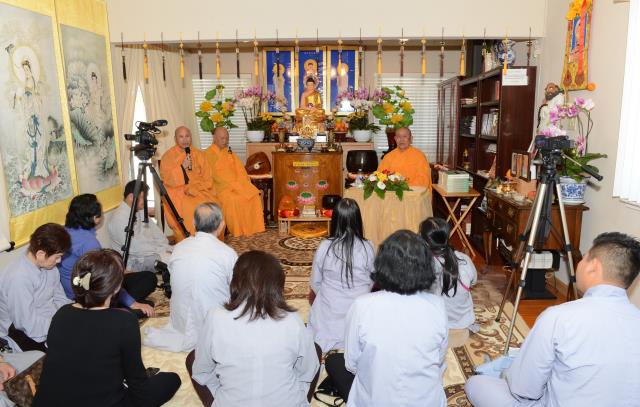 Phái đoàn hoằng pháp Châu Âu đến thăm và giảng pháp tại chùa Thanh Lương Sacramento