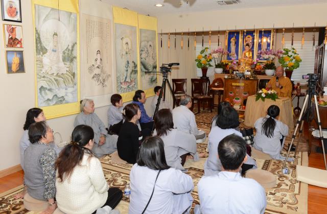 Phái đoàn hoằng pháp Châu Âu đến thăm và giảng pháp tại chùa Thanh Lương Sacramento