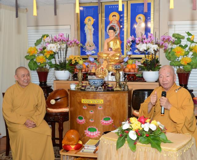 Phái đoàn hoằng pháp Châu Âu đến thăm và giảng pháp tại chùa Thanh Lương Sacramento