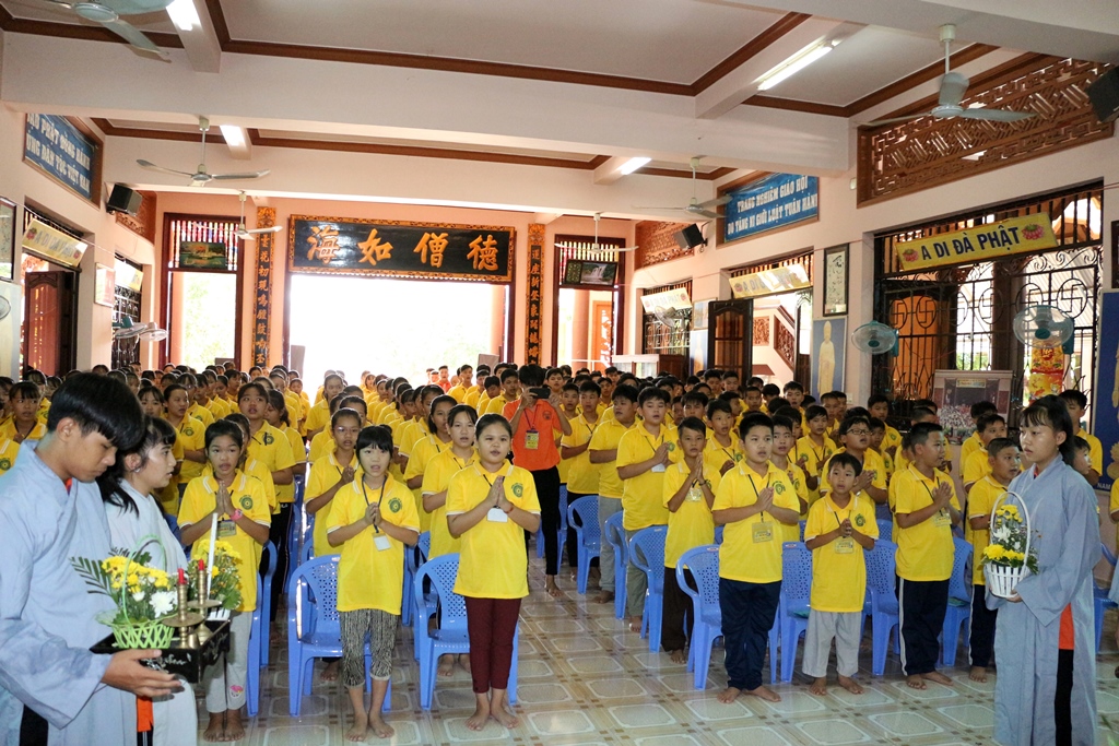 Chùm ảnh: Thời pháp thoại khóa tu “Sen Thanh Mùa Hạ”.