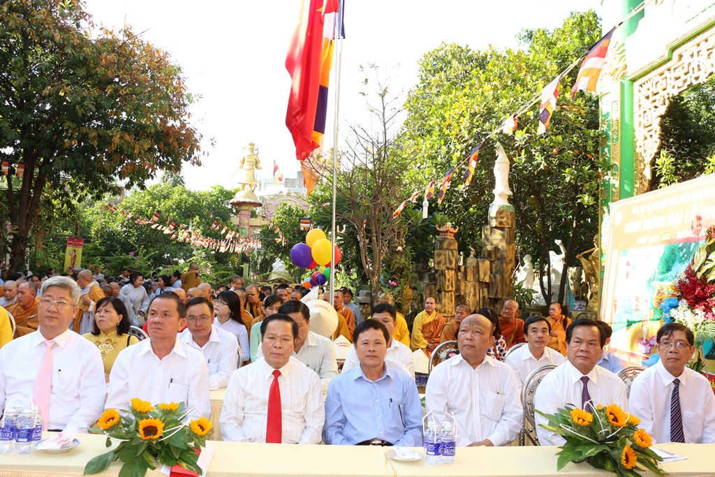 Bình Dương: Ban Trị sự GHPGVN thị xã Dĩ An kính mừng Đại lễ Phật Đản.