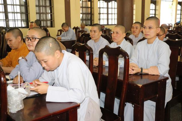 Chùm ảnh: Trường TCPH Bình Dương Thuyết trình giáo lý đón mừng ngày Phật Đản sinh.