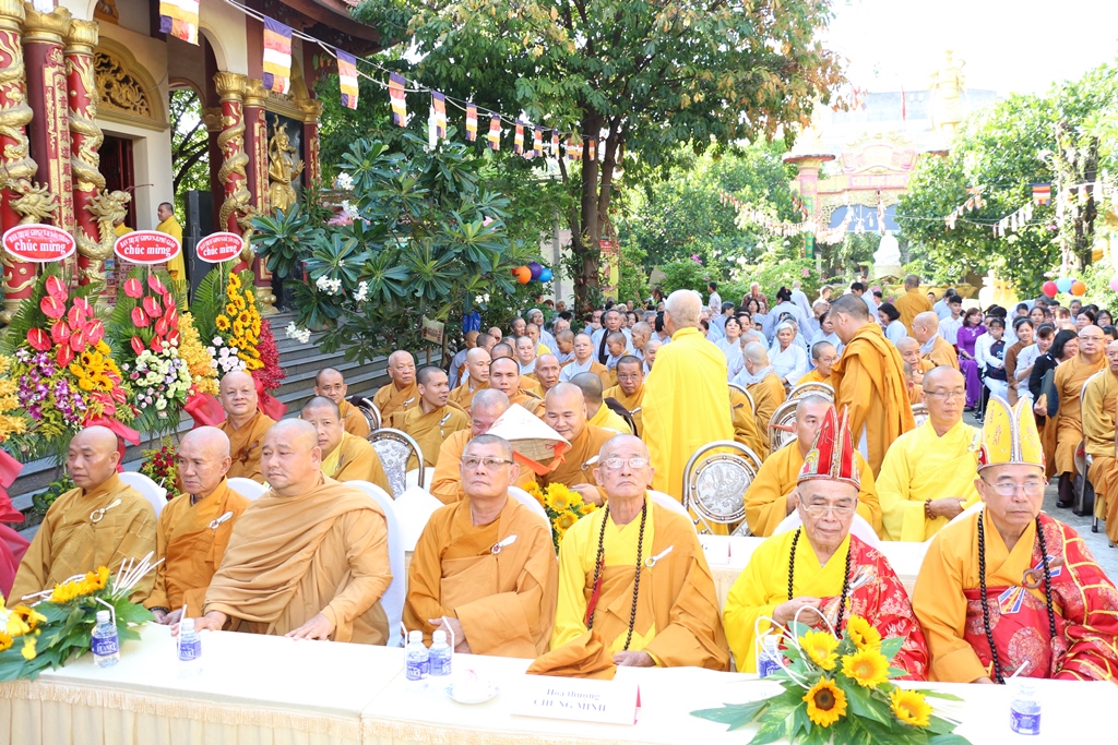 Bình Dương: Ban Trị sự GHPGVN thị xã Dĩ An kính mừng Đại lễ Phật Đản.