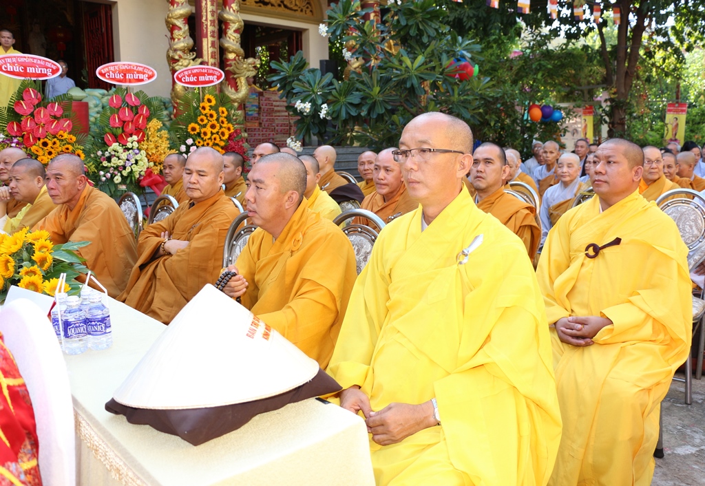 Bình Dương: Ban Trị sự GHPGVN thị xã Dĩ An kính mừng Đại lễ Phật Đản.