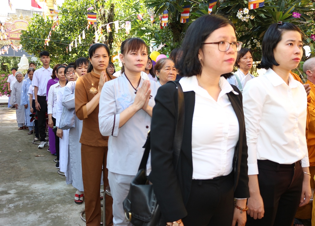 Bình Dương: Ban Trị sự GHPGVN thị xã Dĩ An kính mừng Đại lễ Phật Đản.