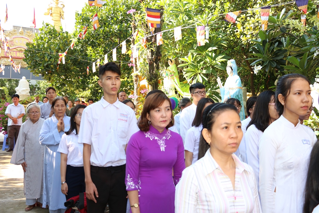 Bình Dương: Ban Trị sự GHPGVN thị xã Dĩ An kính mừng Đại lễ Phật Đản.
