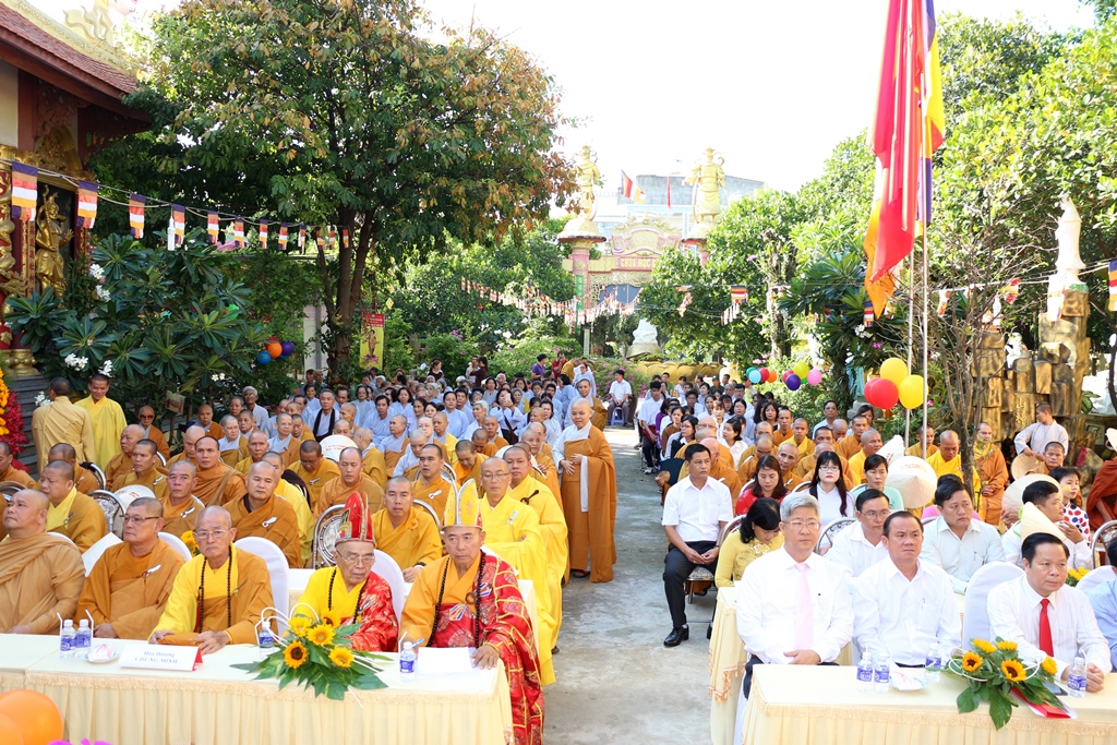 Bình Dương: Ban Trị sự GHPGVN thị xã Dĩ An kính mừng Đại lễ Phật Đản.