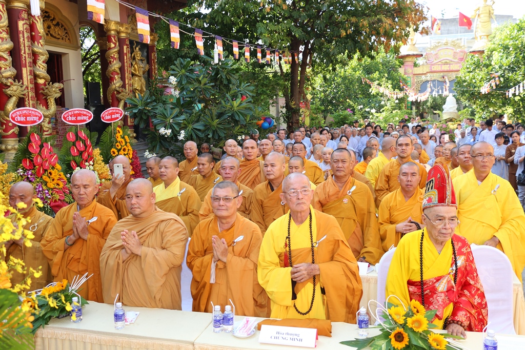 Bình Dương: Ban Trị sự GHPGVN thị xã Dĩ An kính mừng Đại lễ Phật Đản.