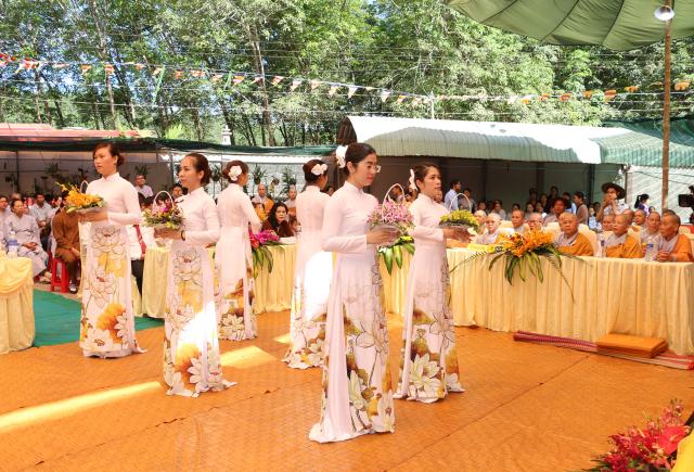 Bình Dương: Đặt đá xây dựng và bổ nhiệm Viện Chủ, Trụ trì chùa Phổ Hiền.