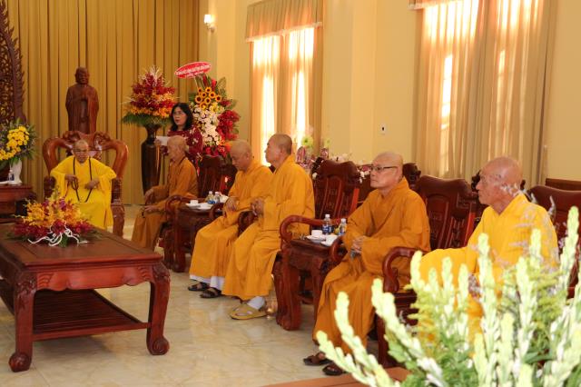 Tỉnh Ủy tỉnh Bình Dương chúc mừng đại lễ Phật Đản Ban trị sự GHPGVN tỉnh