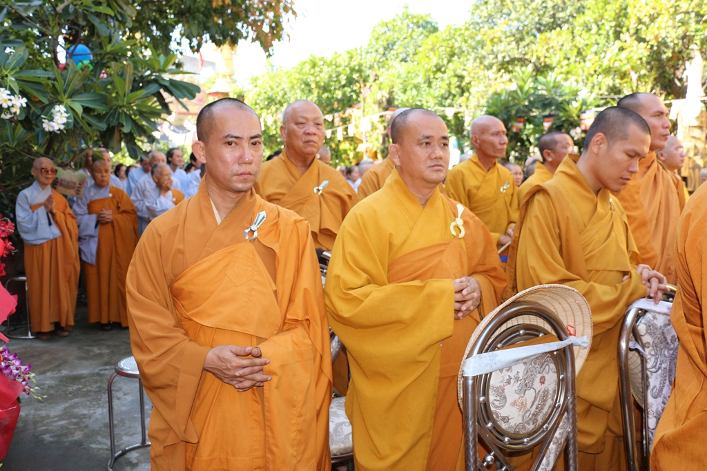 Bình Dương: Ban Trị sự GHPGVN thị xã Dĩ An kính mừng Đại lễ Phật Đản.