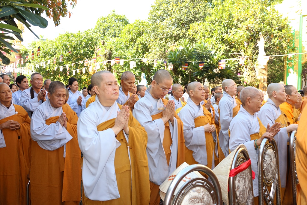 Bình Dương: Ban Trị sự GHPGVN thị xã Dĩ An kính mừng Đại lễ Phật Đản.
