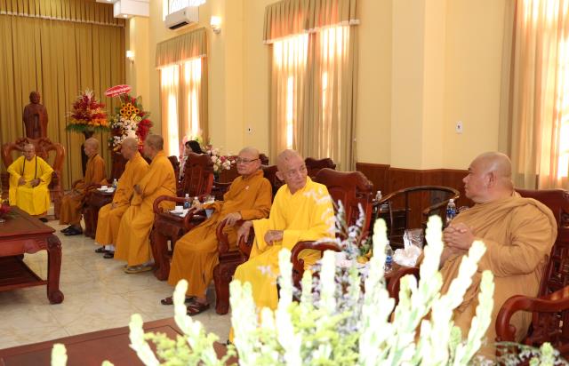 Tỉnh Ủy tỉnh Bình Dương chúc mừng đại lễ Phật Đản Ban trị sự GHPGVN tỉnh