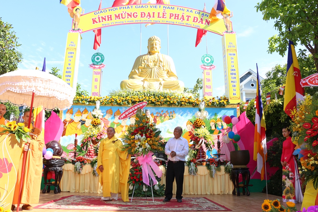Bình Dương: Ban Trị sự GHPGVN thị xã Dĩ An kính mừng Đại lễ Phật Đản.