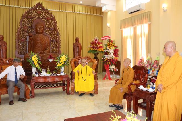 Tỉnh Ủy tỉnh Bình Dương chúc mừng đại lễ Phật Đản Ban trị sự GHPGVN tỉnh