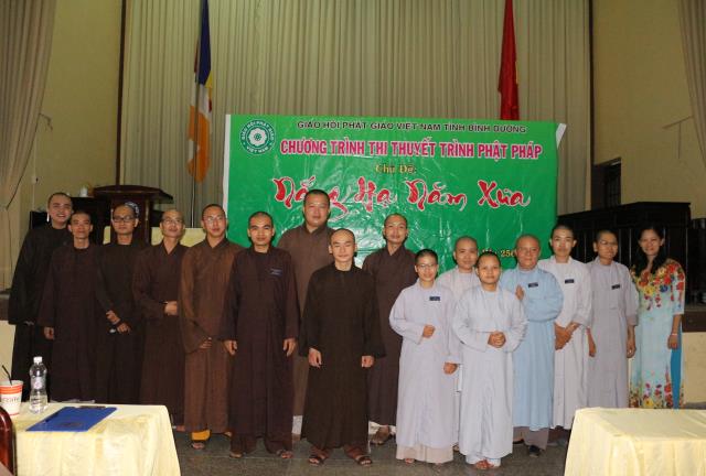 Chùm ảnh: Trường TCPH Bình Dương Thuyết trình giáo lý đón mừng ngày Phật Đản sinh.