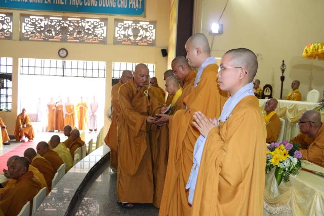 Chùm ảnh: Trường TCPH Bình Dương Thuyết trình giáo lý đón mừng ngày Phật Đản sinh.