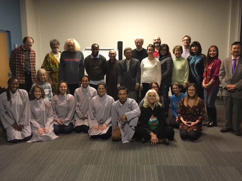 Màu áo nâu sòng Trên bục giảng trường ĐẠI HỌC ở Hoa Kỳ