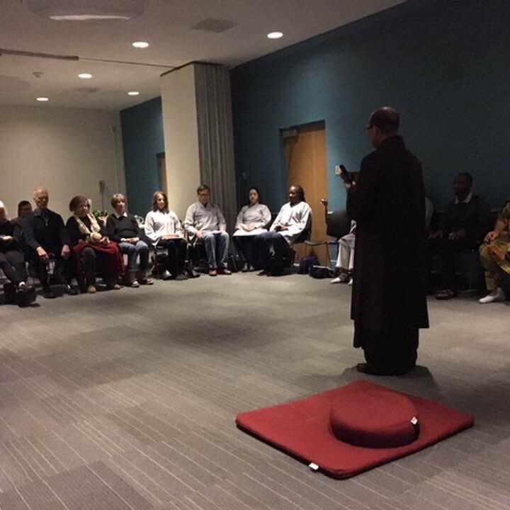 Màu áo nâu sòng Trên bục giảng trường ĐẠI HỌC ở Hoa Kỳ