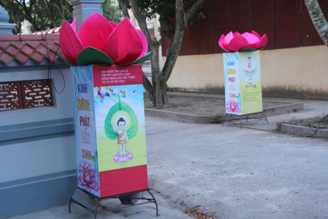 Phật đản về với bệnh viện Phong Văn Môn