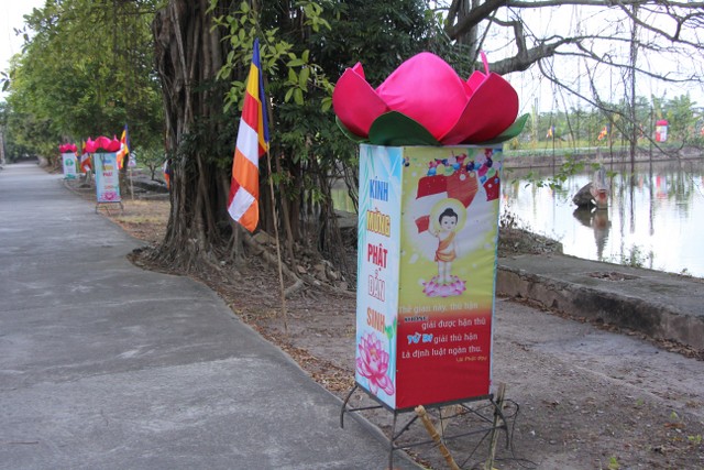 Phật đản về với bệnh viện Phong Văn Môn