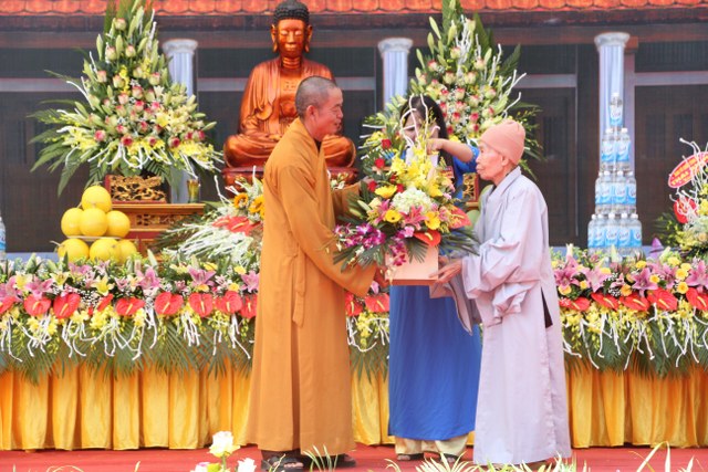 Thái Bình: Chùa Phúc Minh tổ chức Phật đản, thượng lương Chính điện