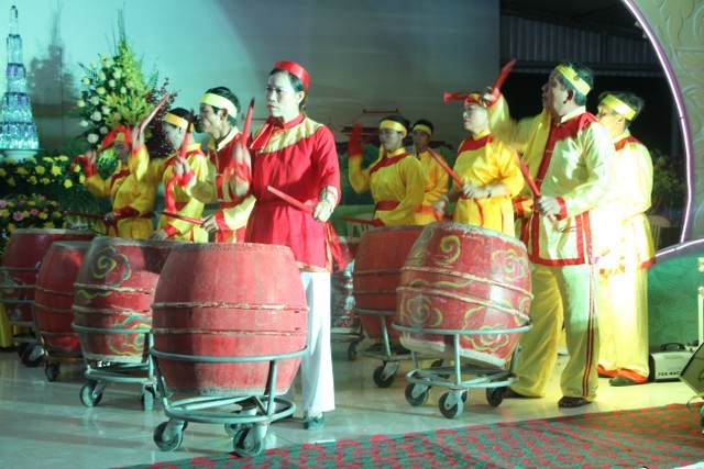 Phật đản về với bệnh viện Phong Văn Môn