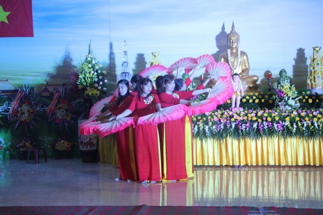 Phật đản về với bệnh viện Phong Văn Môn