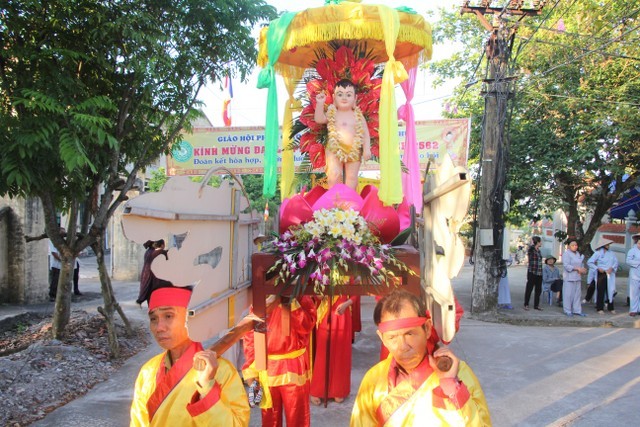 Phật đản về với bệnh viện Phong Văn Môn