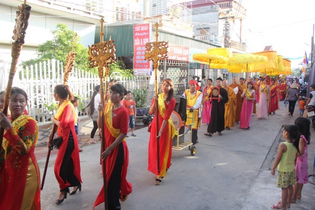 Phật đản về với bệnh viện Phong Văn Môn