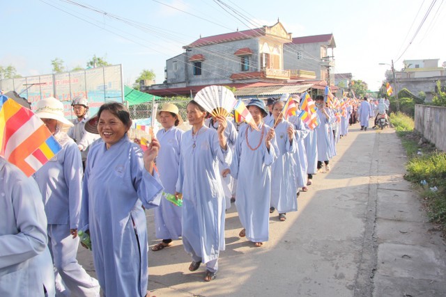 Phật đản về với bệnh viện Phong Văn Môn