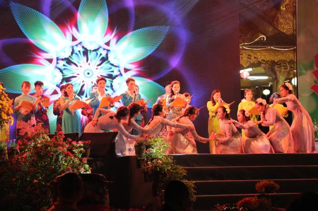 Đồng Nai: Hoành Tráng Đêm Chung Kết Văn Nghệ Hội Trại Tuổi trẻ &amp; Phật giáo 12