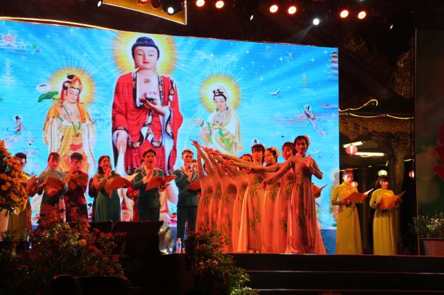 Đồng Nai: Hoành Tráng Đêm Chung Kết Văn Nghệ Hội Trại Tuổi trẻ &amp; Phật giáo 12
