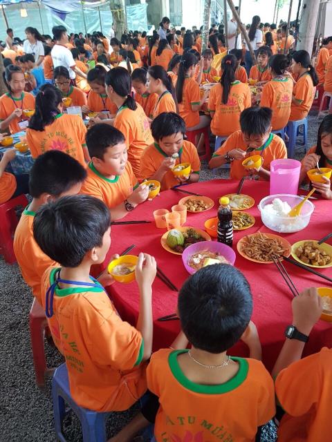 Hỷ lạc với ngày tu thứ hai - Khóa tu mùa hè chùa Huệ Minh