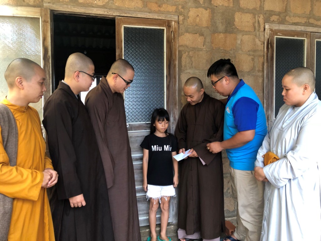 Bình Dương: Sẻ chia yêu thương tại huyện đảo Phú Quý.
