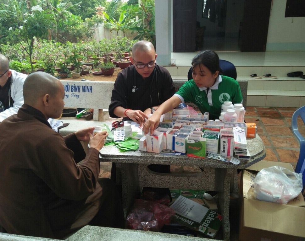 Bình Dương: Sẻ chia yêu thương tại huyện đảo Phú Quý.