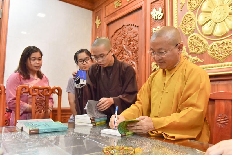 Buổi tọa đàm “Sống như nhân duyên” ra mắt sách của TT. Thích Nhật Từ