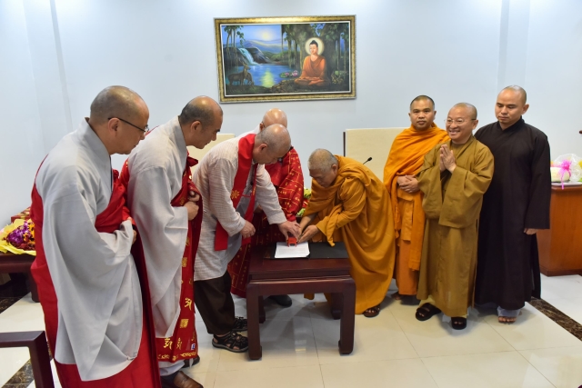 Phái đoàn Phật giáo Hàn Quốc thăm Học viện PGVN tại TP. HCM cơ sở Lê Minh Xuân