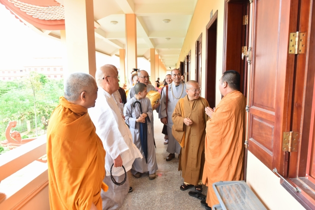 Phái đoàn Phật giáo Hàn Quốc thăm Học viện PGVN tại TP. HCM cơ sở Lê Minh Xuân