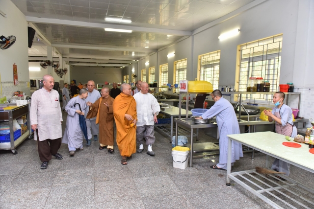 Phái đoàn Phật giáo Hàn Quốc thăm Học viện PGVN tại TP. HCM cơ sở Lê Minh Xuân