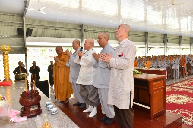 Phái đoàn Phật giáo Hàn Quốc thăm Học viện PGVN tại TP. HCM cơ sở Lê Minh Xuân