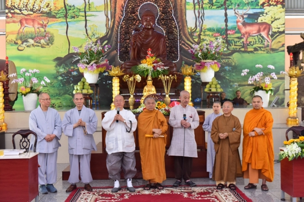 Phái đoàn Phật giáo Hàn Quốc thăm Học viện PGVN tại TP. HCM cơ sở Lê Minh Xuân