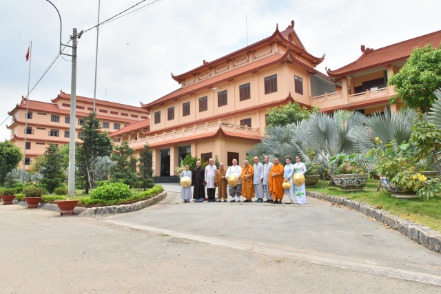Phái đoàn Phật giáo Hàn Quốc thăm Học viện PGVN tại TP. HCM cơ sở Lê Minh Xuân